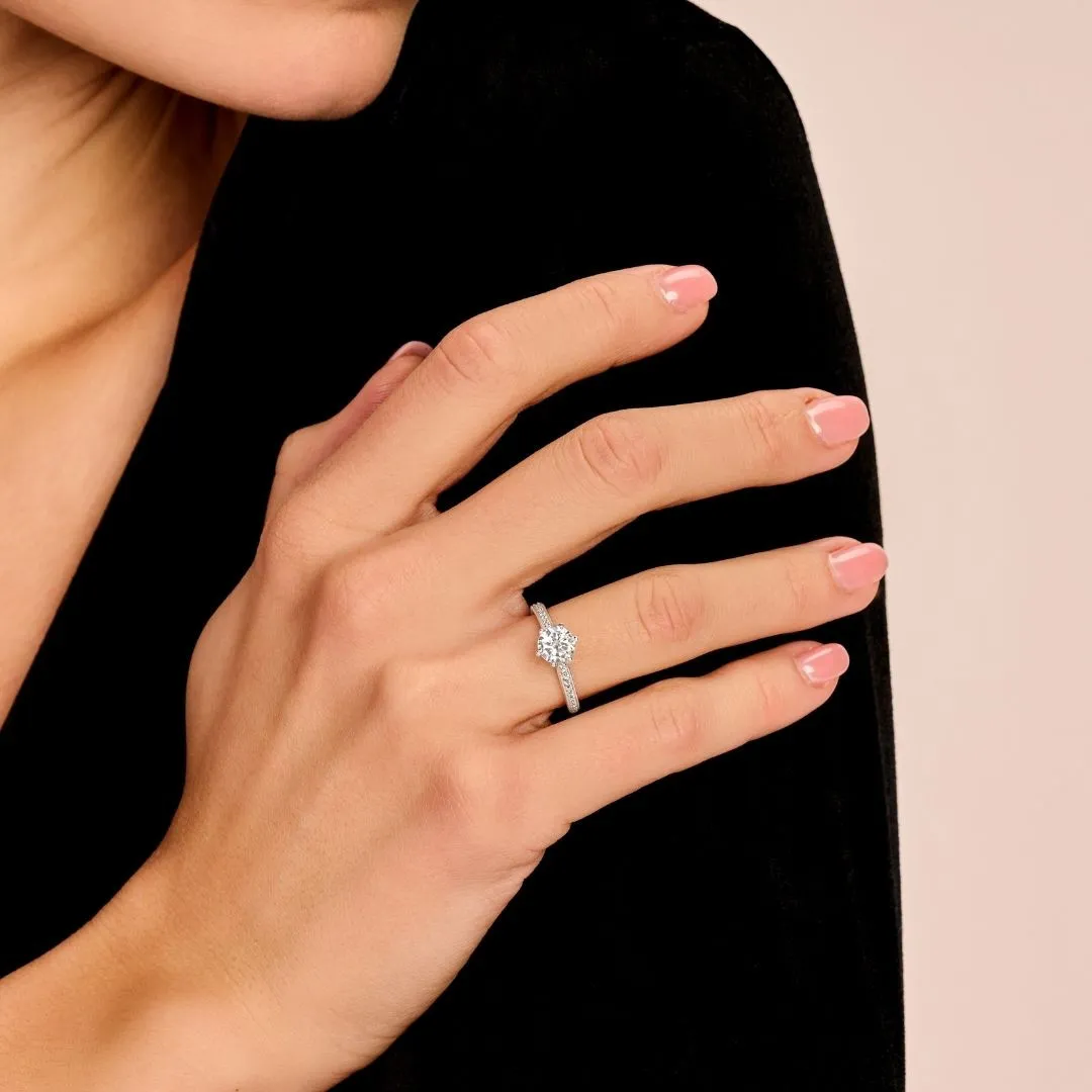 2.50 quilates anillo de platino de diamantes con diamantes en los lados 