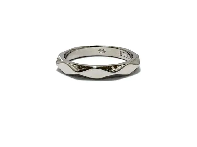 Anillo de banda de platino facetado para mujer Boucheron 