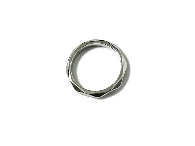 Anillo de banda de platino facetado para mujer Boucheron 