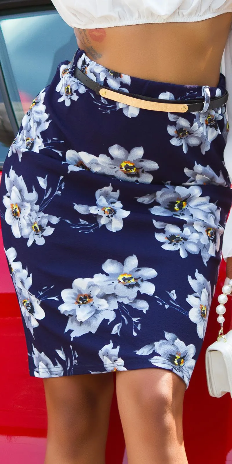 Falda lápiz con cinturón y estampado