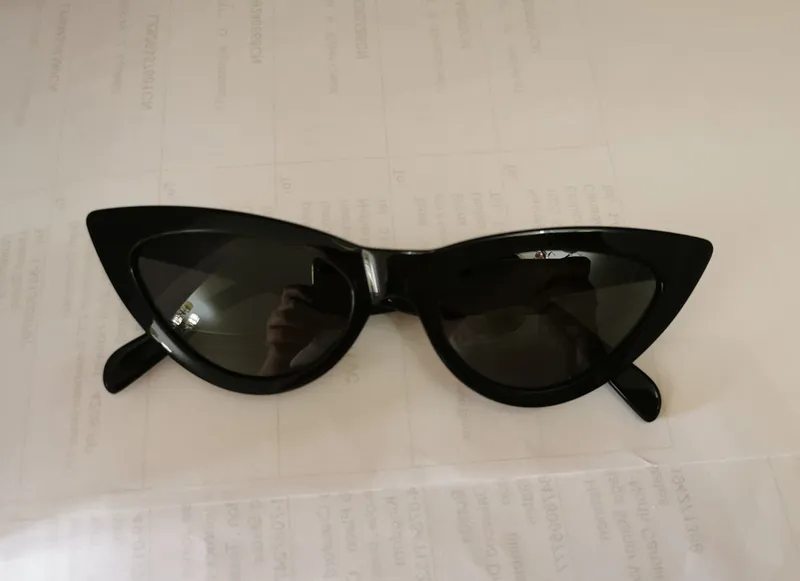 Fashion Cat Eye 40019 Gafas de sol para mujeres Black Gray Classic Cateye Cateye Sun Glasses UV400 Eyewear con caja