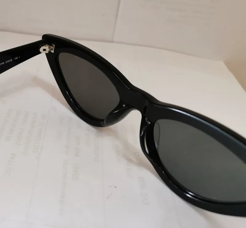 Fashion Cat Eye 40019 Gafas de sol para mujeres Black Gray Classic Cateye Cateye Sun Glasses UV400 Eyewear con caja