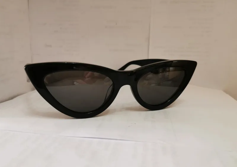 Fashion Cat Eye 40019 Gafas de sol para mujeres Black Gray Classic Cateye Cateye Sun Glasses UV400 Eyewear con caja