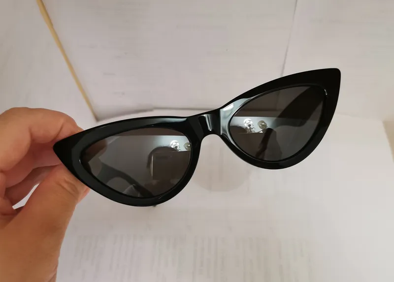 Fashion Cat Eye 40019 Gafas de sol para mujeres Black Gray Classic Cateye Cateye Sun Glasses UV400 Eyewear con caja