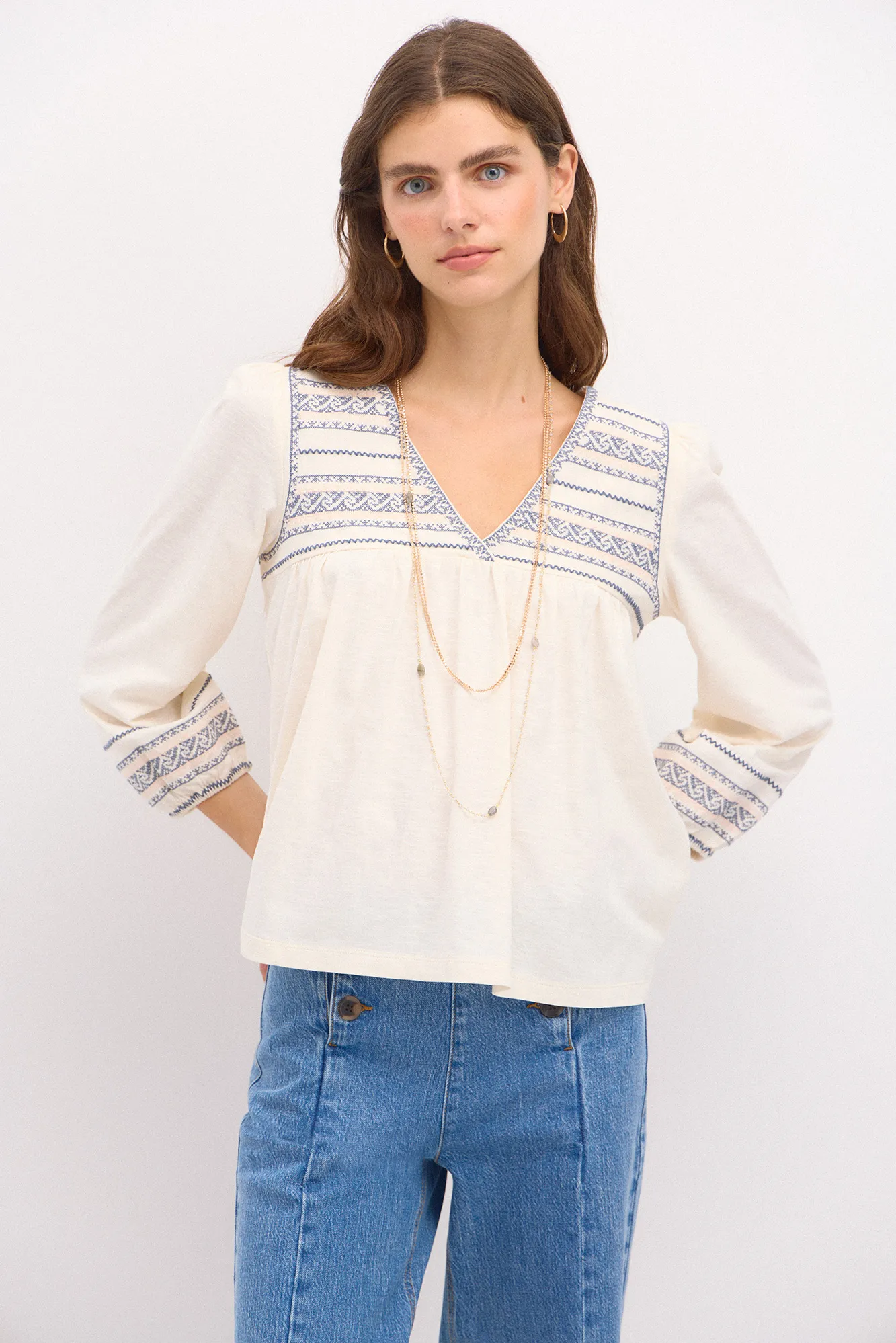 Hoss Intropia Sofia. Camiseta de algodón bordada