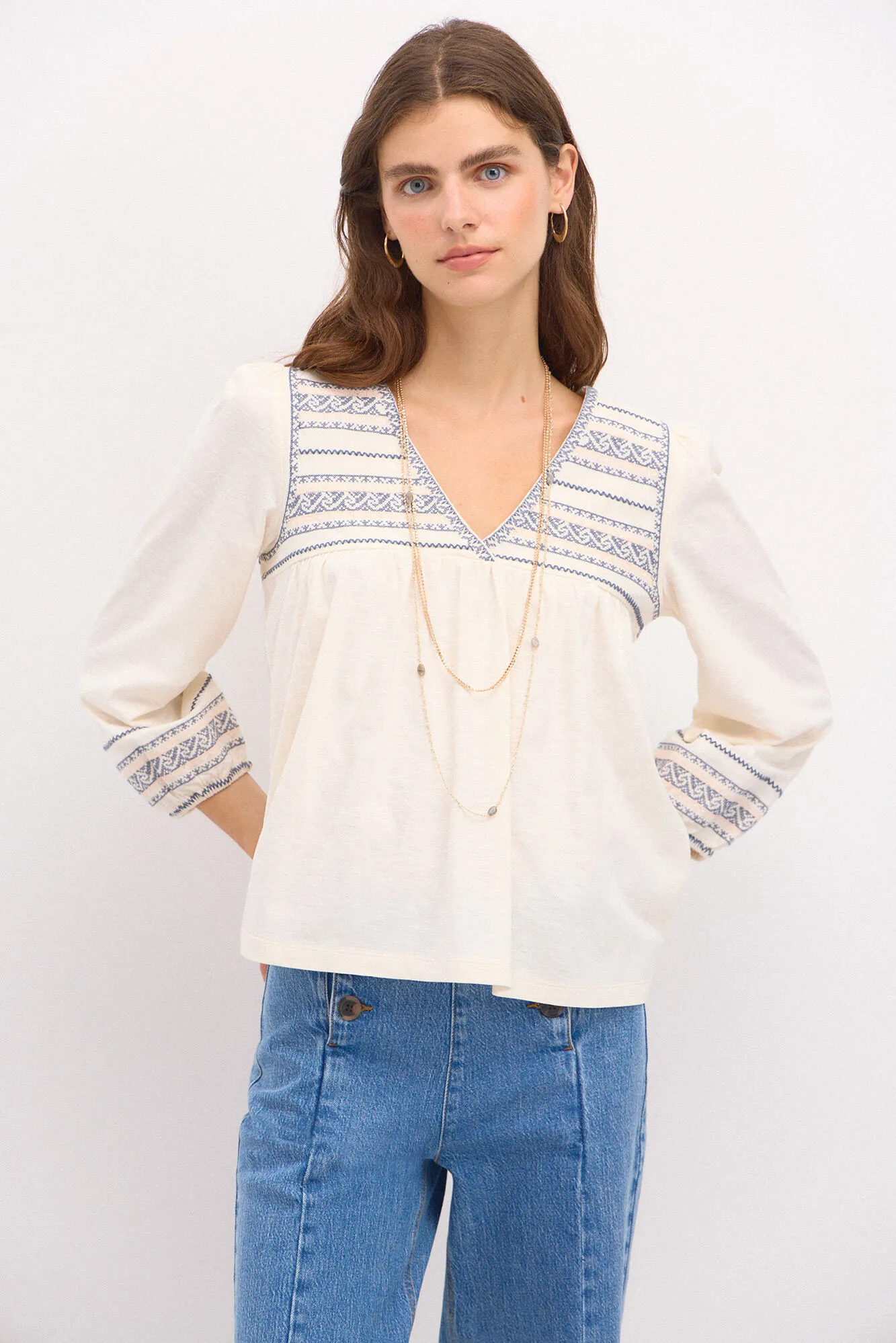 Hoss Intropia Sofia. Camiseta de algodón bordada