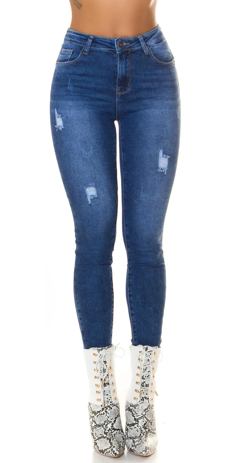 Jeans ajustados gastados de moda 
