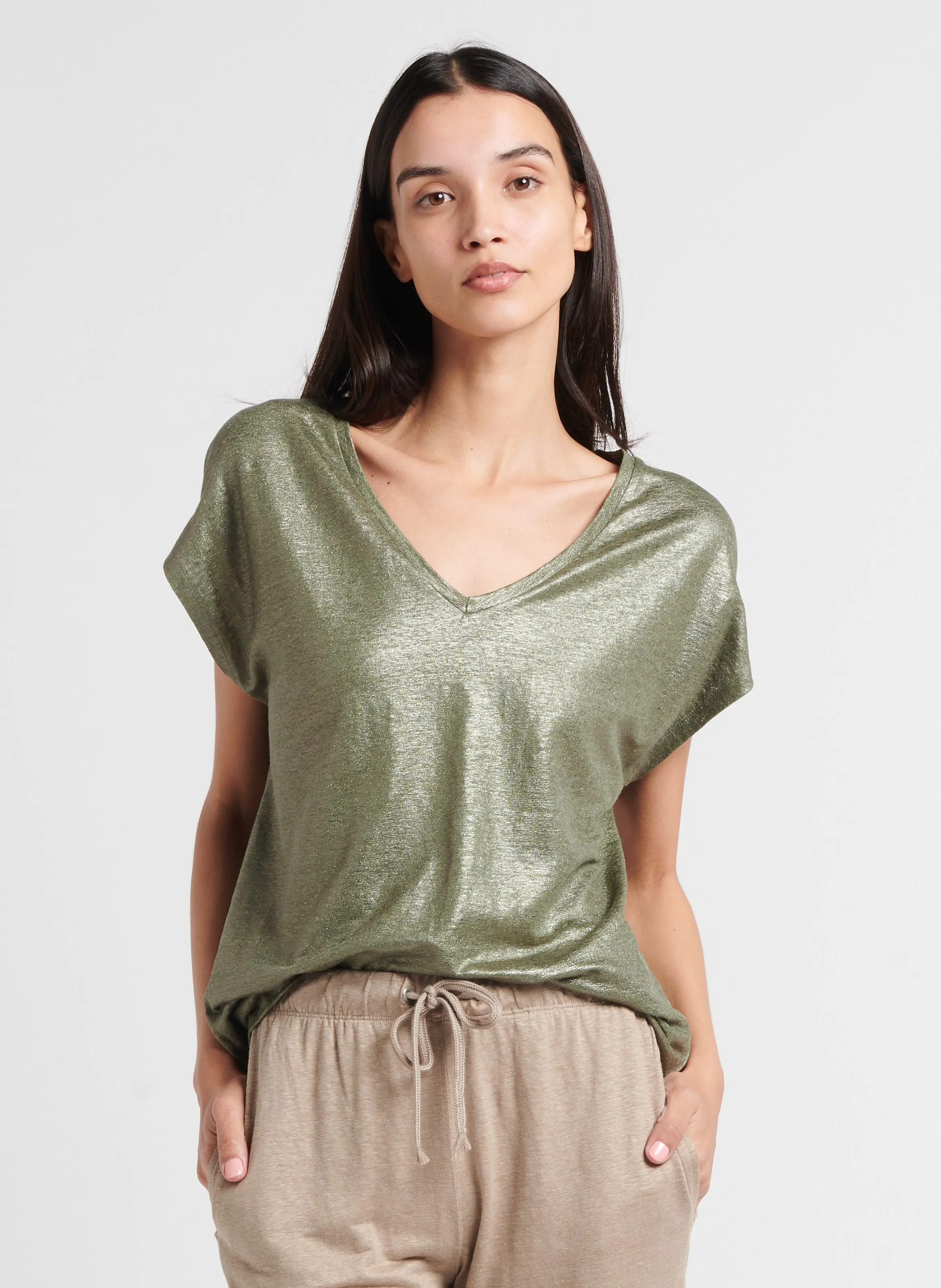 MAJESTIC FILATURES Camiseta holgada con cuello de pico en caqui