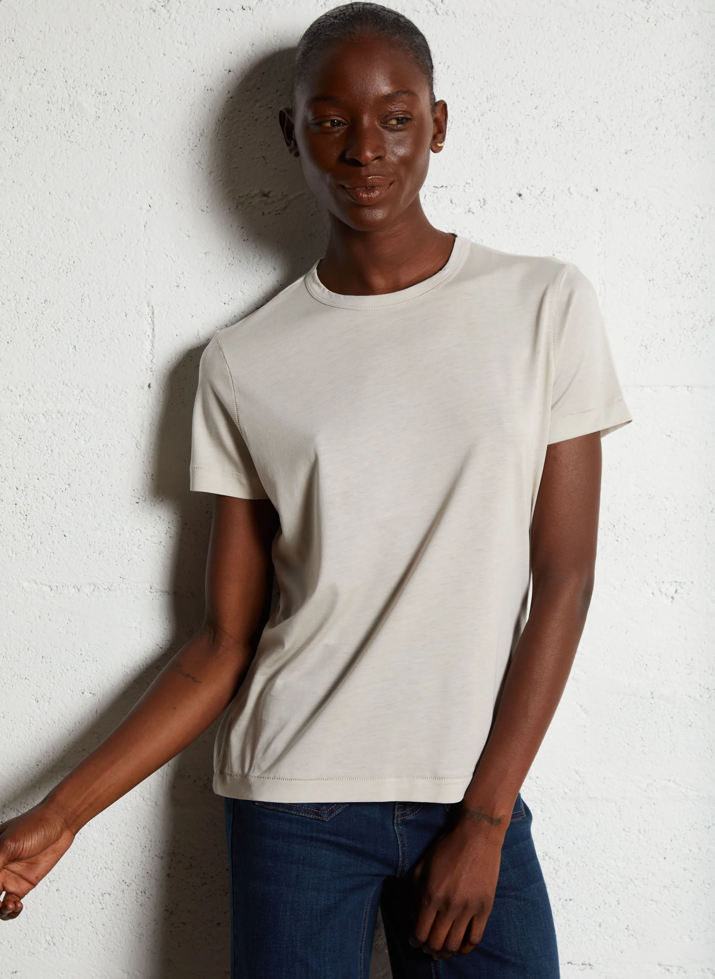 MAJESTIC FILATURES Camiseta recta con cuello redondo en beige