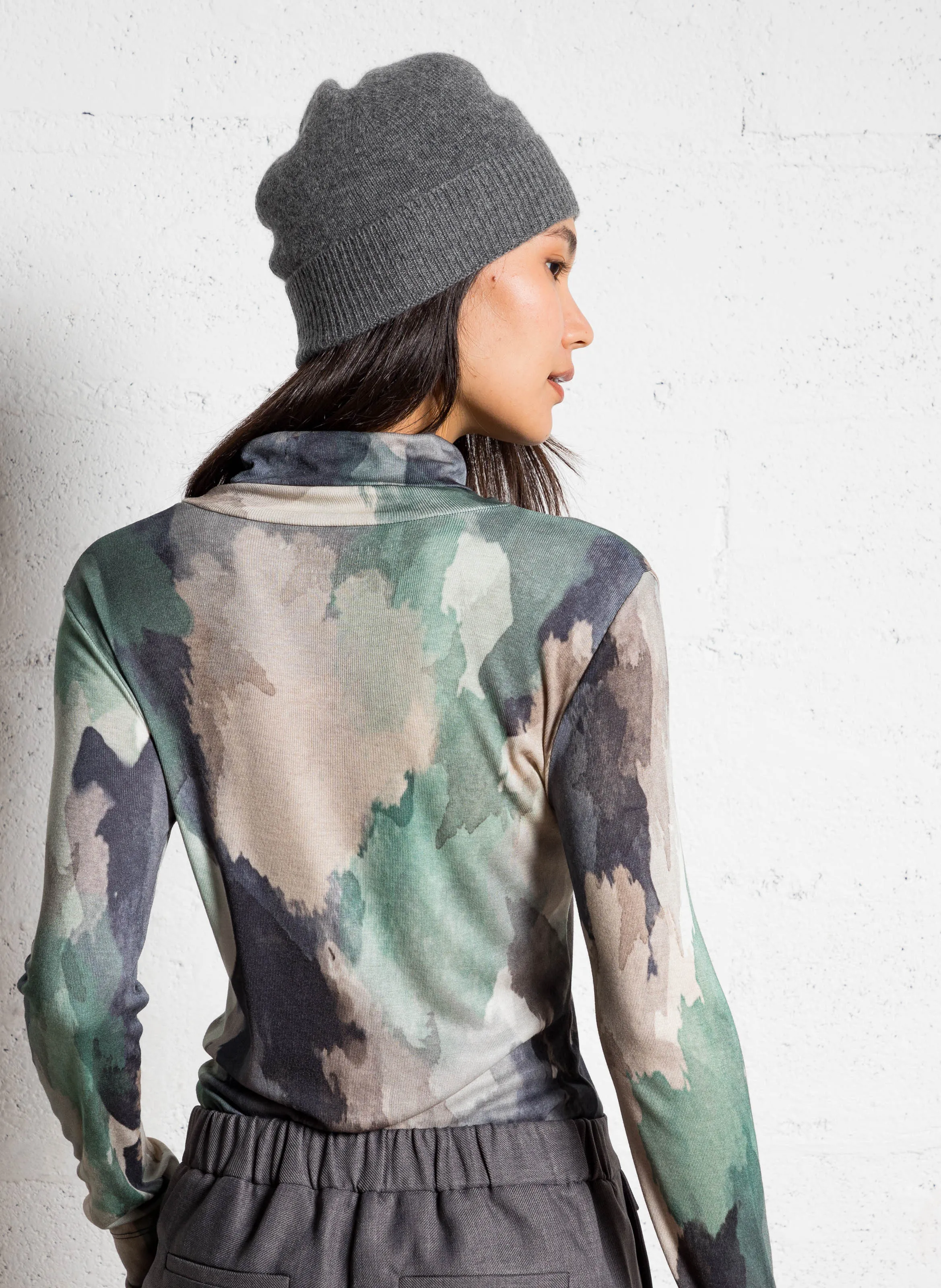 MAJESTIC FILATURES Jersey de cuello vuelto estampado en caqui