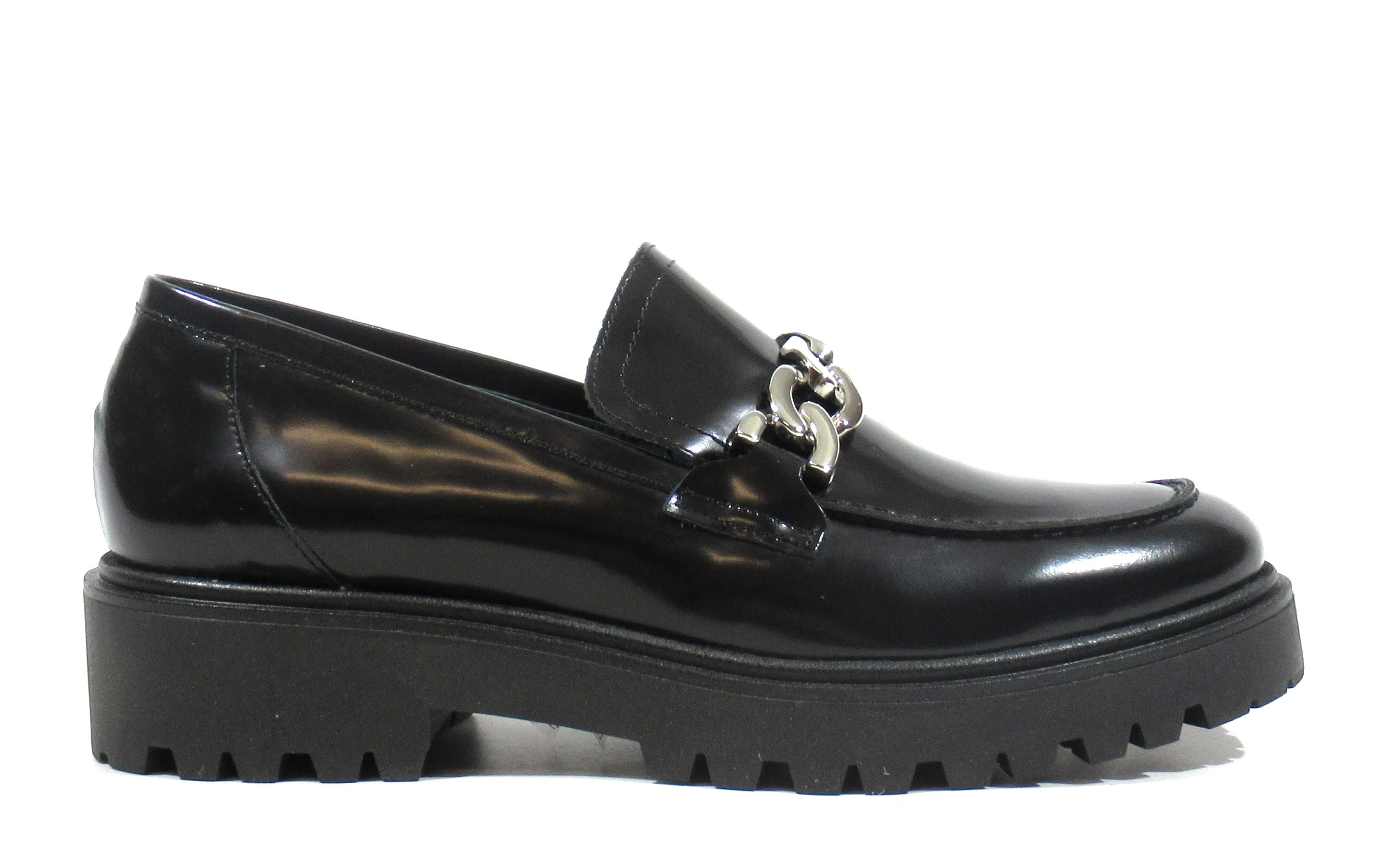 Mocasines Astrid antik negro con cadena plata para mujer