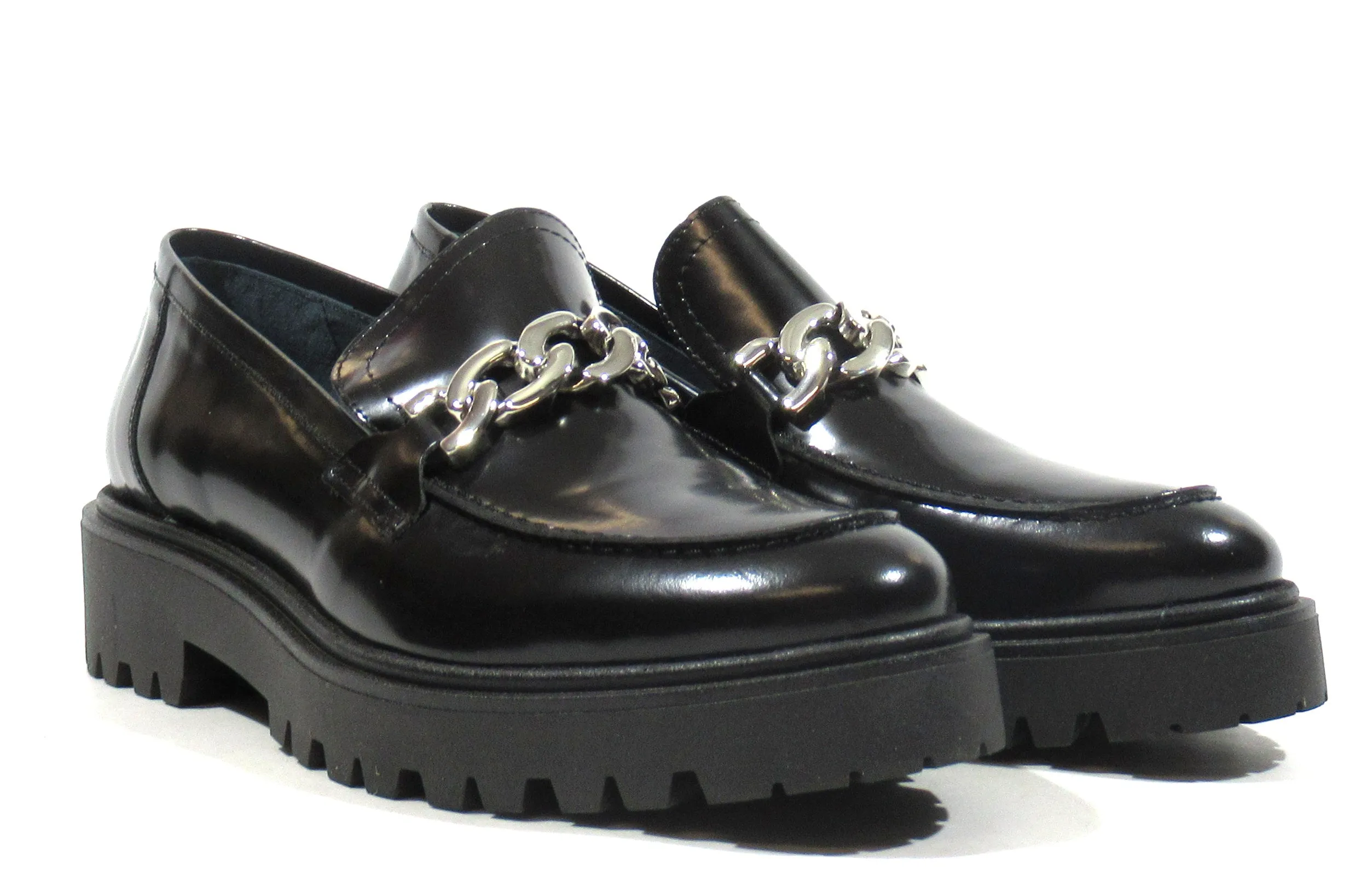 Mocasines Astrid antik negro con cadena plata para mujer