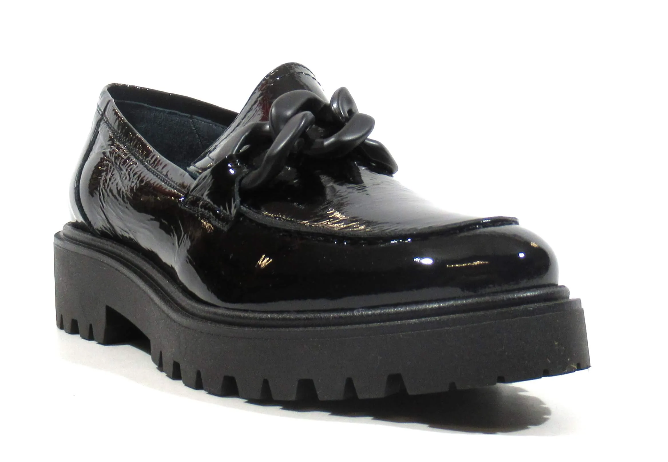 Mocasines Astrid de charol con cadena mate para mujer