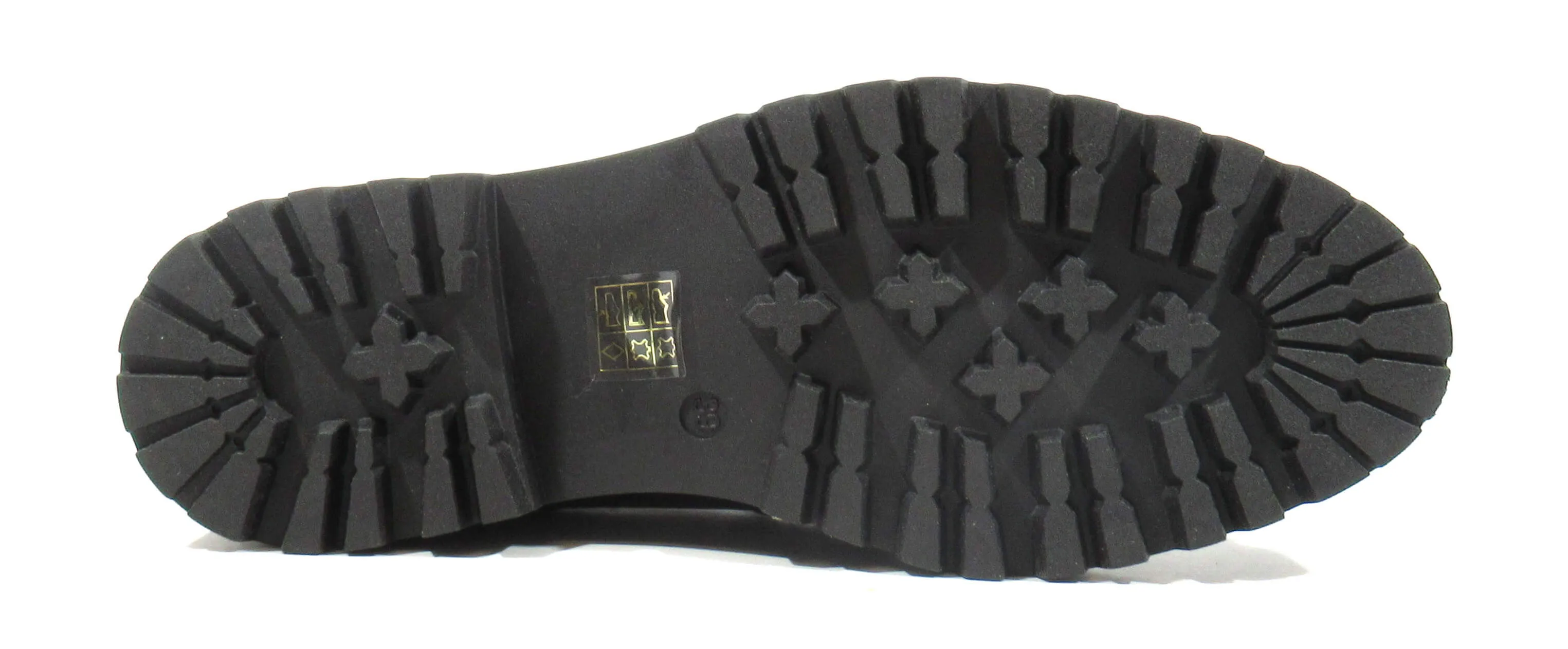 Mocasines Astrid de charol con cadena mate para mujer