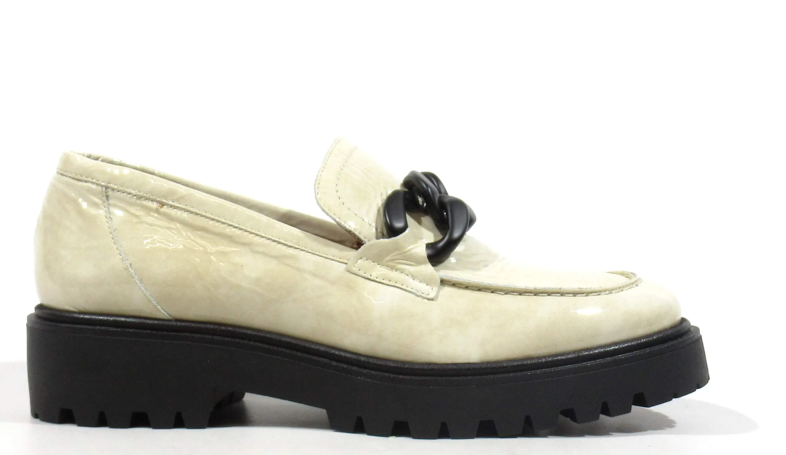 Mocasines Astrid de charol con cadena mate para mujer