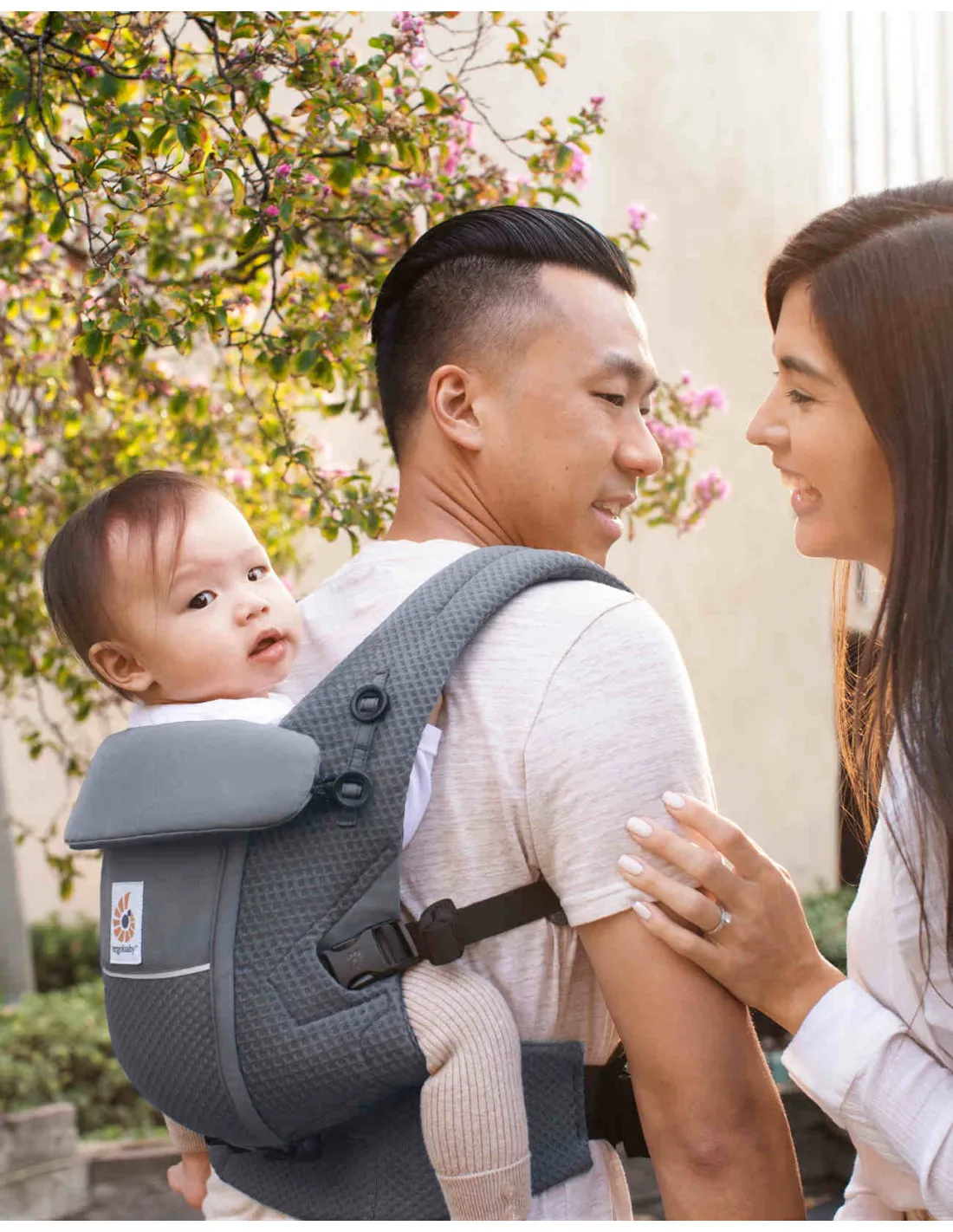 Mochila portabebé Ergobaby Adapt Soft Flex Mesh gris grafito