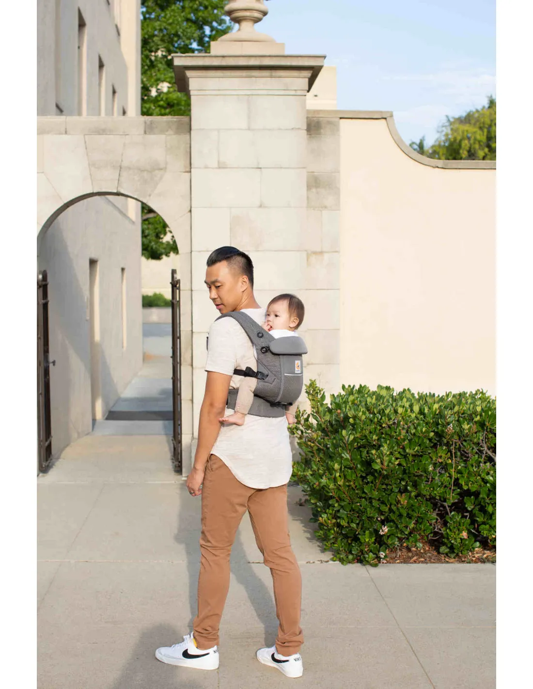Mochila portabebé Ergobaby Adapt Soft Flex Mesh gris grafito