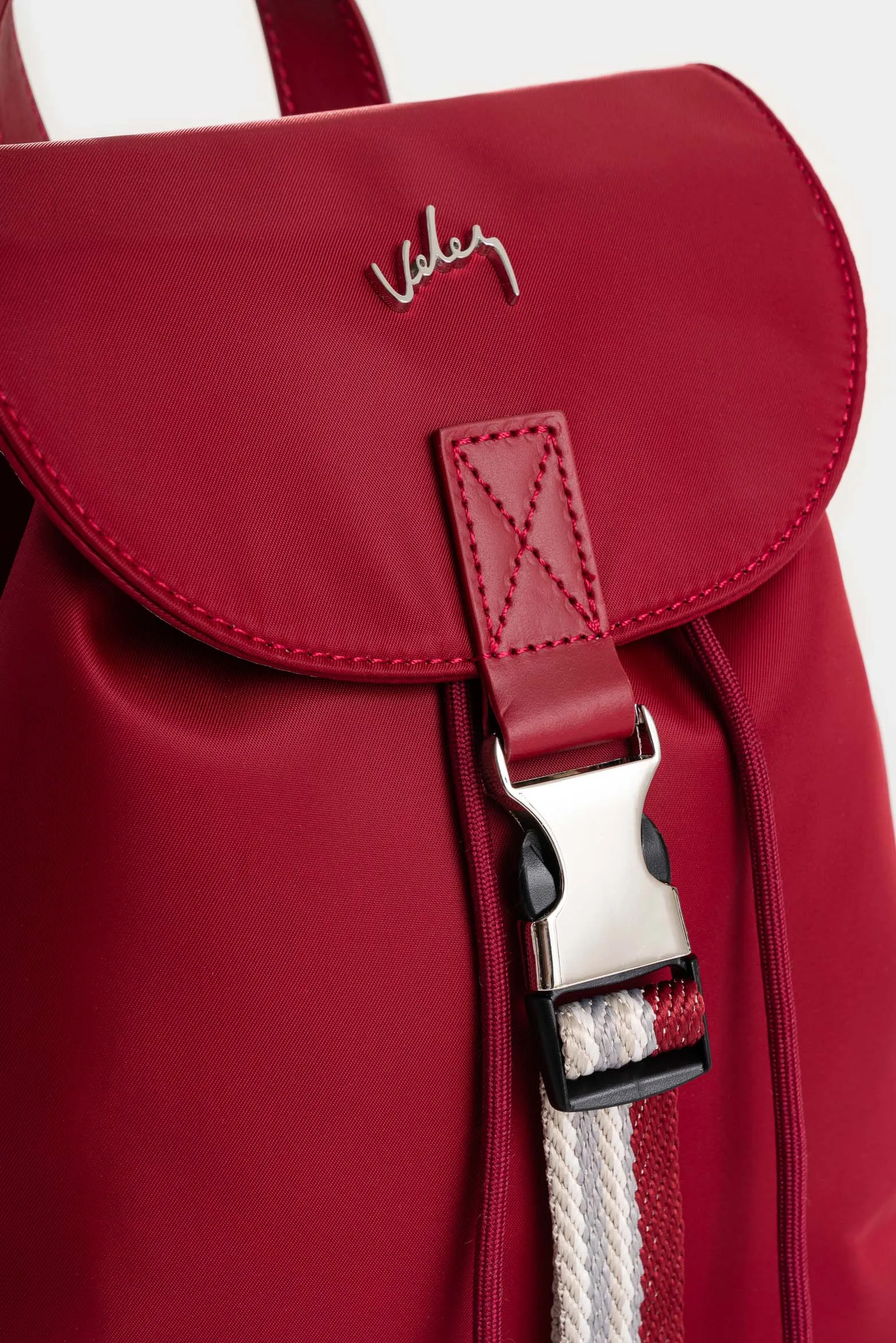 Morral Elora en lona y cuero para mujer detalle contraste