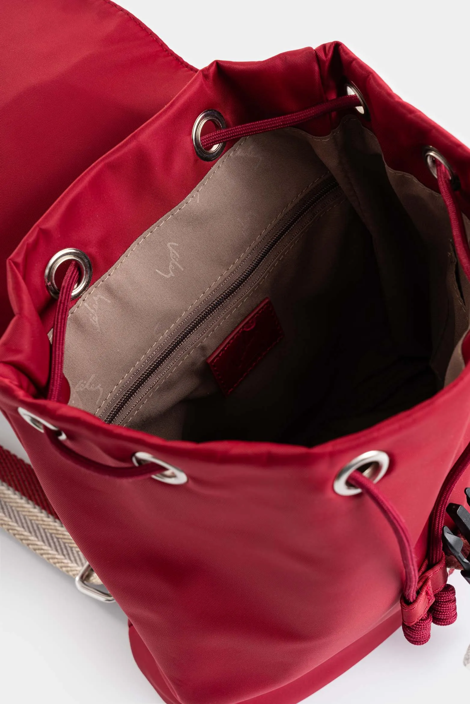 Morral Elora en lona y cuero para mujer detalle contraste
