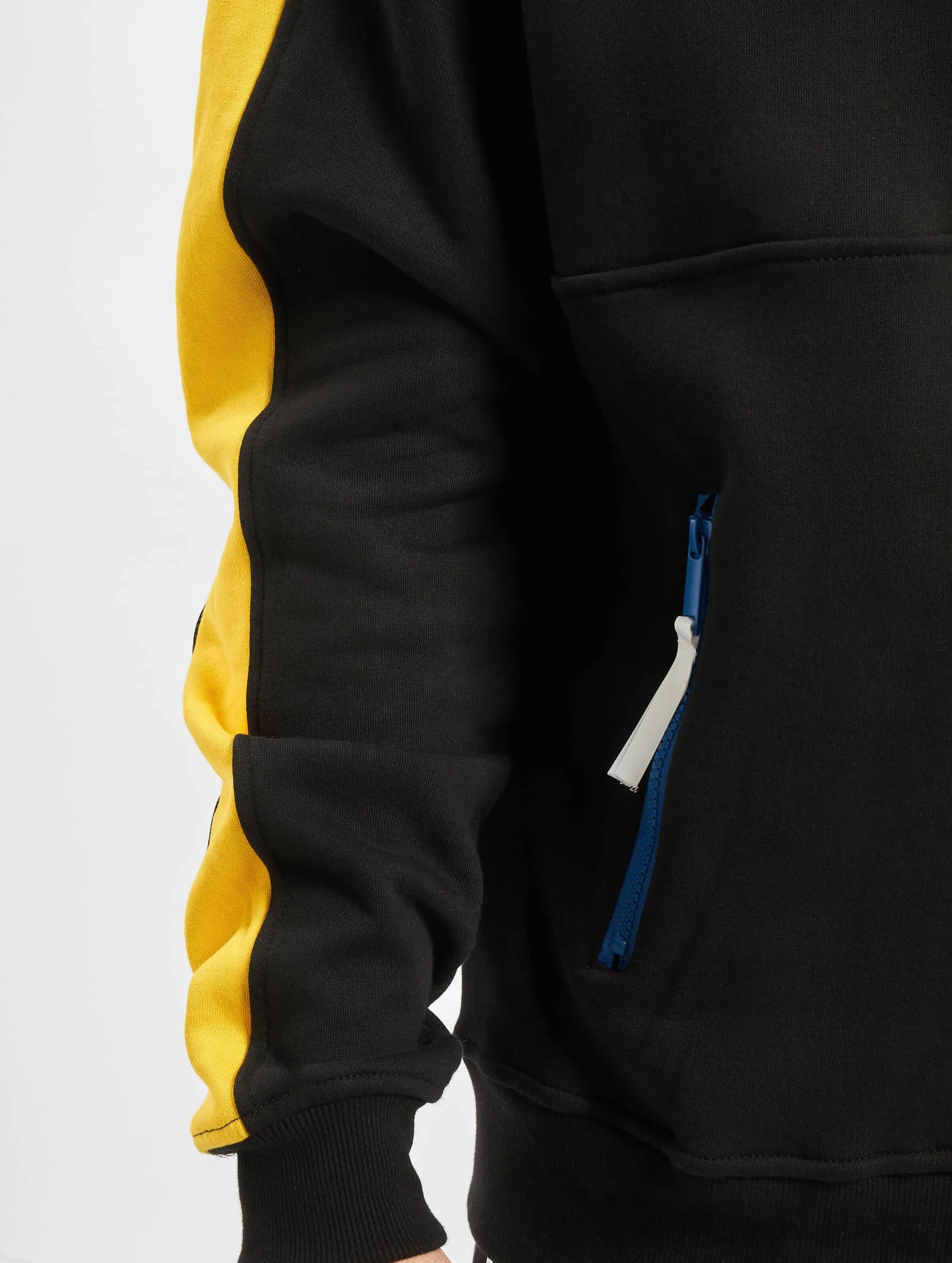 Mountain Box Half Zip