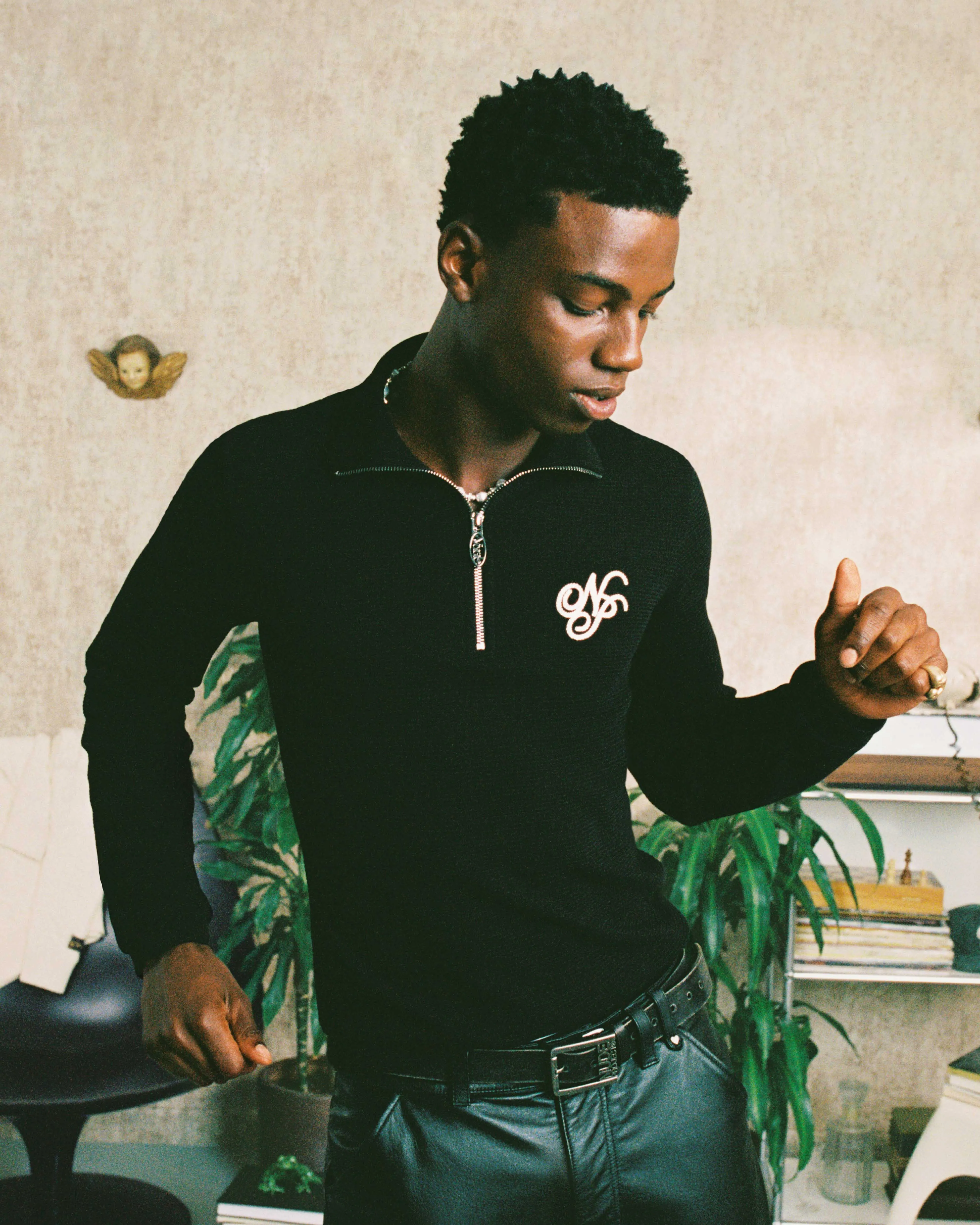 VERSAILLES LONGSLEEVE TEE BLACK